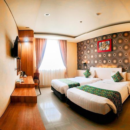 Grand Madani Hotel Mataram Exteriör bild