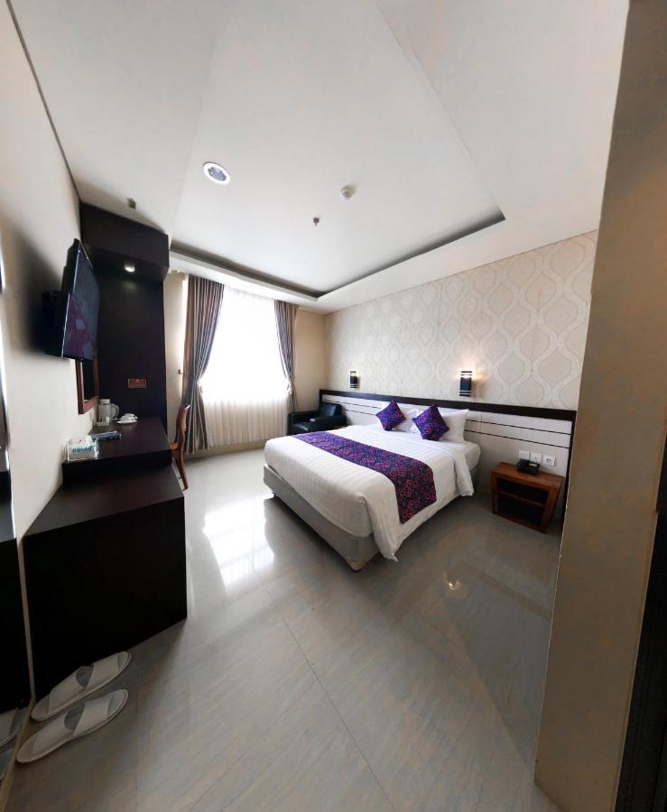 Grand Madani Hotel Mataram Exteriör bild