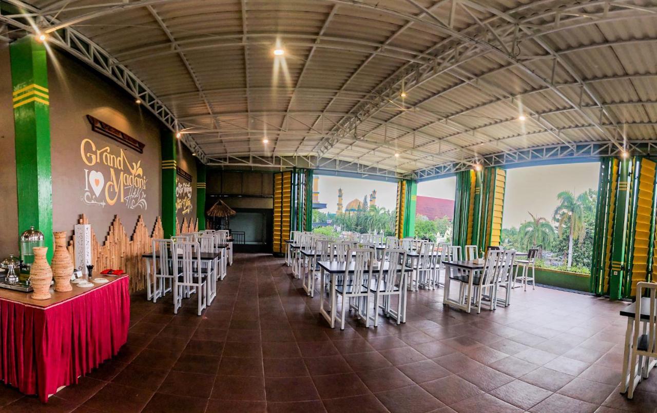 Grand Madani Hotel Mataram Exteriör bild