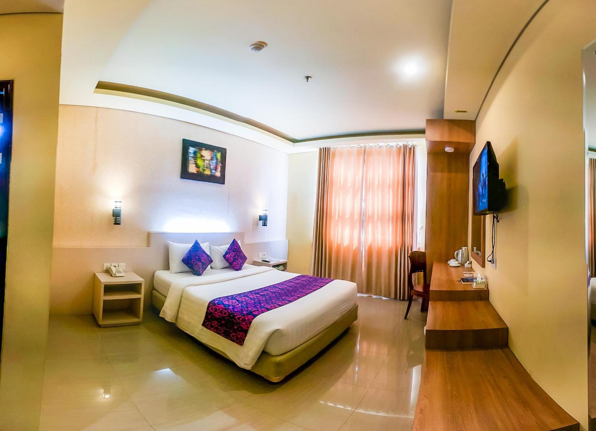 Grand Madani Hotel Mataram Exteriör bild