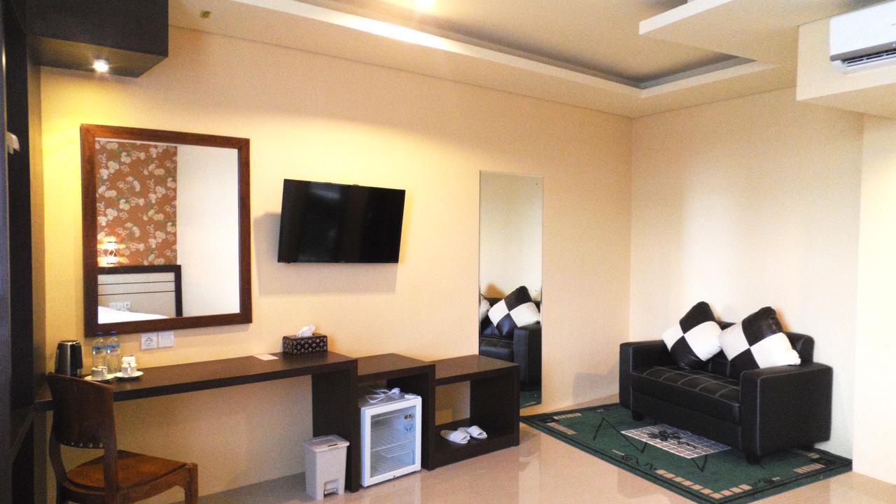 Grand Madani Hotel Mataram Exteriör bild