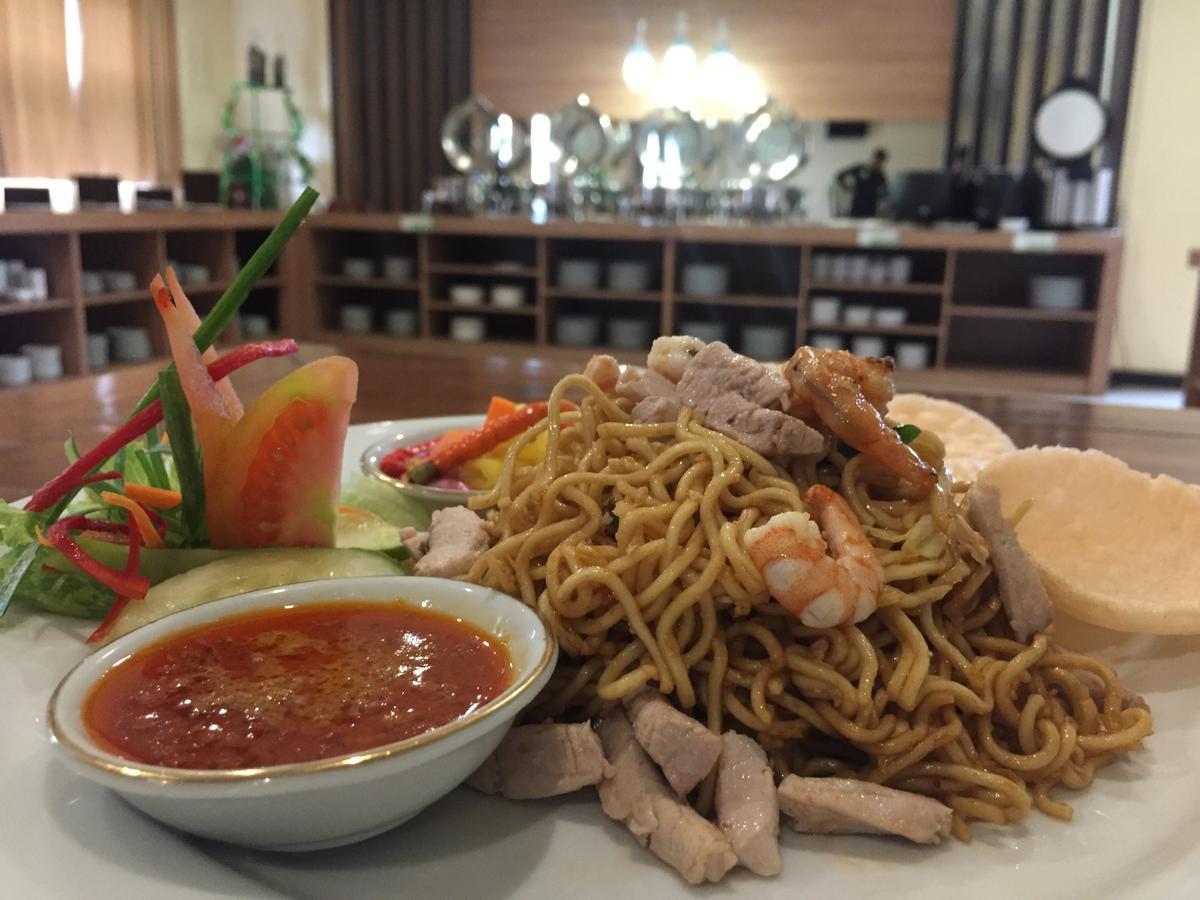 Grand Madani Hotel Mataram Exteriör bild