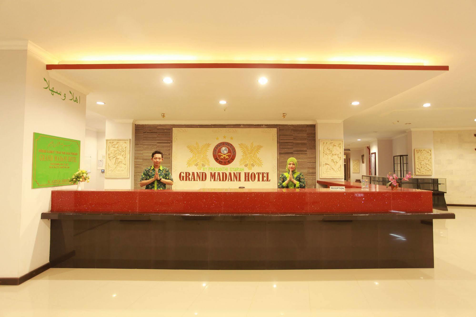 Grand Madani Hotel Mataram Exteriör bild